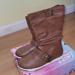 NWT Skechers boots